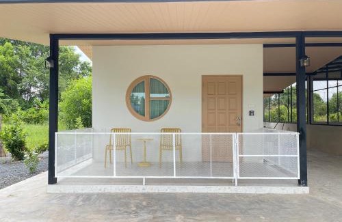 Trat House | อุ่นไอดิน Home Stay