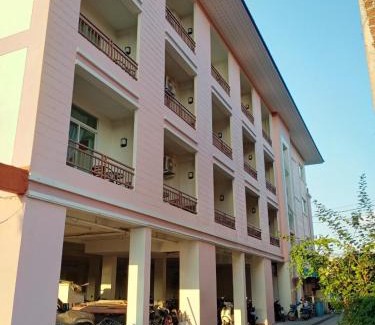 Wat Ket Hotel | โรงแรมไดมอนด์แกรนด์ เฮ้าส์ แอนด์ รีสอร์ท