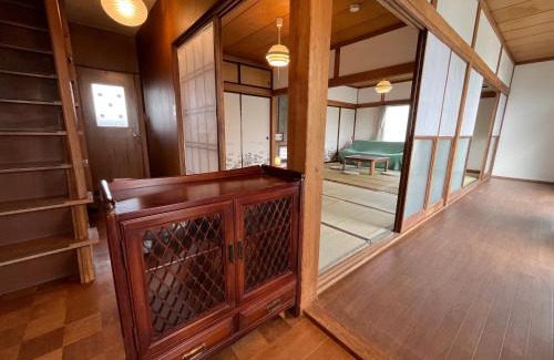 Kofu House | ぶどう畑に囲まれた貸切宿 バーベキュー可能 白百合醸造から徒歩すぐ"Vineyard Vista" Vacation rental BBQ permitted short walk from Winery