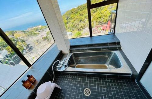Tsubaki Onsen House | まるごと貸切別荘 全部屋海を眺める炭火BBQ 温水プール付き 白良浜車3分、千畳敷、三段壁徒歩圏
