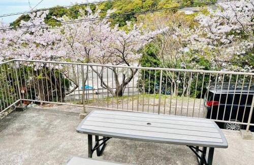 Tsubaki Onsen House | まるごと貸切別荘 全部屋海を眺める炭火BBQ 温水プール付き 白良浜車3分、千畳敷、三段壁徒歩圏