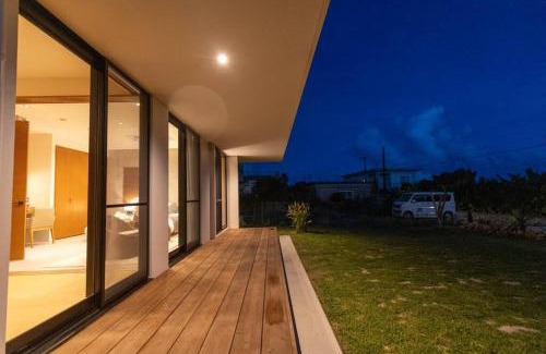 Ueno Villa | オーシャンビューの新築インテリアデザインを貸切!テラス付きの宿で最高の休日をお楽しみください
