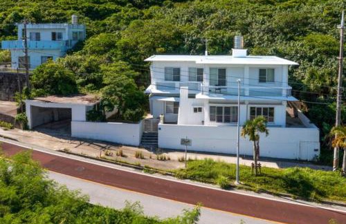 Azama Villa | ペンションカサブランカ：海まで車で約１分☆寝室から朝日が見える景色が最高