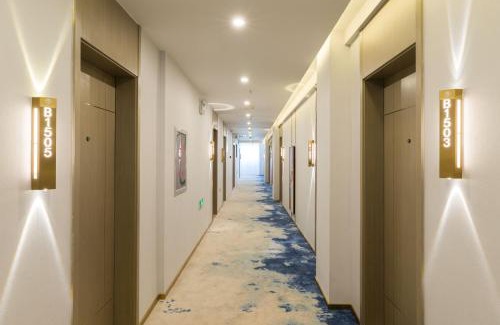 Urumqi City Centre Hotel | 万信至格酒店人民电影院南门地铁站店
