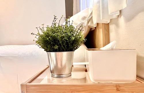 Yushima Hotel | 东京上野超级中心 设计师房间Ybob 上野公园3分钟 车站1分钟 超级繁华 免费wifi 戴森吹风