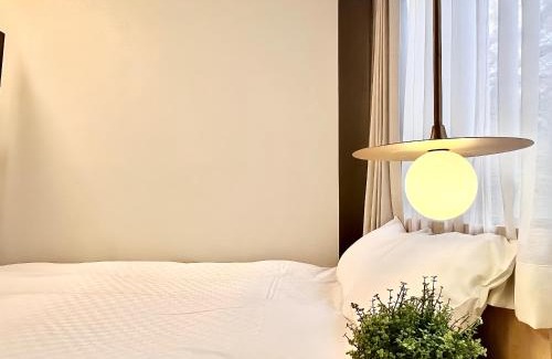Yushima Hotel | 东京上野超级中心 设计师房间Ybob 上野公园3分钟 车站1分钟 超级繁华 免费wifi 戴森吹风