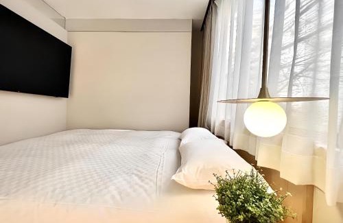 Yushima Apartment | 东京上野超级中心 设计师房间Yeoa 上野公园3分钟 车站1分钟 超级繁华 免费wifi 戴森吹风