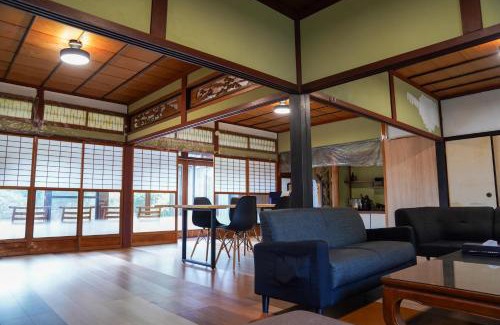 Shiga Prefecture Apartment | 和風グランピング LYS AIBA House 一 わんちゃんと泊まれる一棟貸古民家一Japanese Style Glamping Dog Friendly Private Villa
