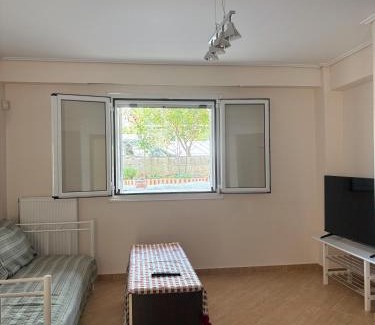 Karpenisi Apartment | 哈兰德里静谧花园套房