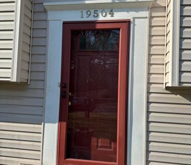 Montgomery Village House | 大卧室1.8米宽大床
