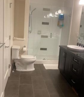 Burke Mountain House | 宽敞的私人套房&热水浴缸&近交通和自然小径