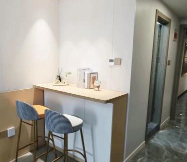 Lujiazui Hotel | 彩虹小居陆家嘴店