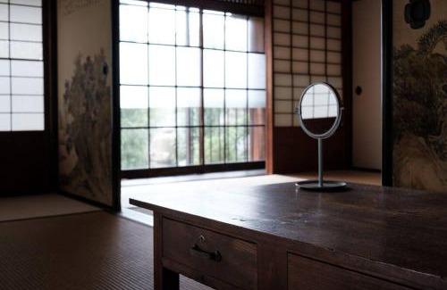 Uno House | 日々の宿: 宇野駅から車で5分 直島へ 最大7名様 古民家貸切 一棟貸し