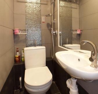 Mong Kok House | 旺角地铁3分钟 经济型标双房 独立卫浴 免费WIFI 2人入住 Standard Twin Rm in Mong Kok for 2 Guests-3min to MTR and Private Bathroom