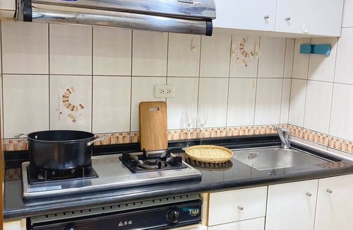 Xinyi Apartment | 暮光公寓 x 健身教練｜台北 101 ｜Pool｜夜市 ｜cafe｜MRT捷運站｜Gym