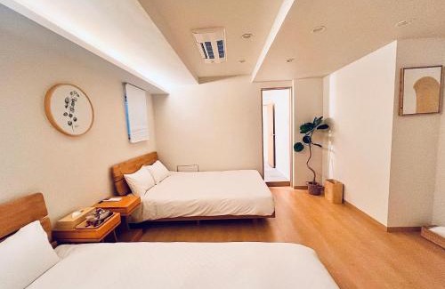 Yushima Apartment | 最大4人 宽敞双床房 东京上野超级中心 设计师房间Yaoc 上野公园3分钟 车站1分钟 超级繁华 免费wifi 戴森吹风