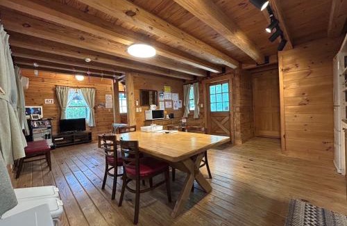 Ito Villa | 松川湖の目の前に佇む貸切ログハウス 1棟貸切 バーベキュー ペット相談可 長期滞在 カラオケ ファミーユ松川湖