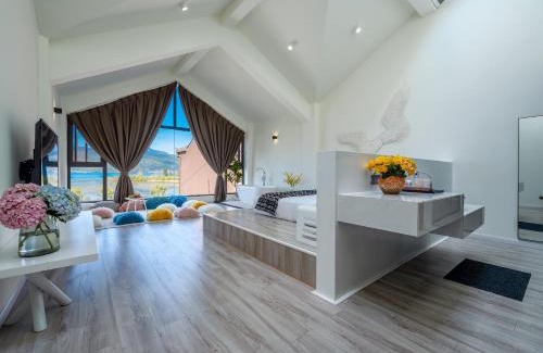 Lugu Lake - Ninglang Hotel | 泸沽湖丨何遇小筑丨设计师湖景丨轻奢私享丨Holiday Villa
