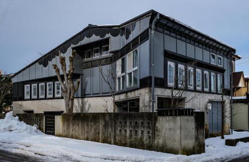 Joetsu Apartment | 浮遊のいえ 建築家原広司の住宅作品 Floating House A Private Stay in the Art of Architect Hiroshi Hara