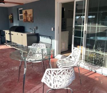 Shore Acres House | 海湾景观休闲独立屋可垂钓靠近达利博物馆