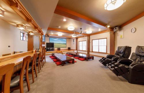 Matsuzaki House | 源泉かけ流しの露天風呂を独り占め！一棟貸切旅館「御宿あさか」29名まで宿泊可