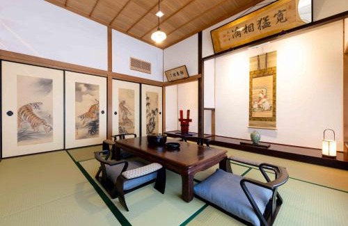 Kashima House | 総襖絵の宿 水頭別宅 Suito Bettaku 19 years old minimum age to stay