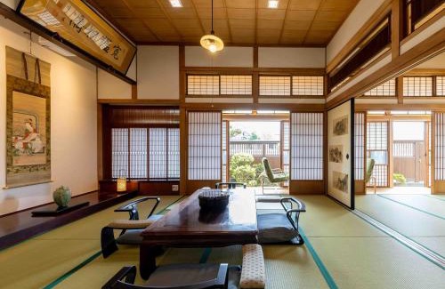 Kashima House | 総襖絵の宿 水頭別宅 Suito Bettaku 19 years old minimum age to stay