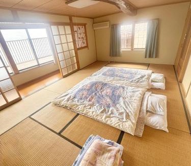 Sado House | 自然に囲まれた海沿いの広い一軒家 貸切 佐渡 古民家 レッドジャスパーRedjasper