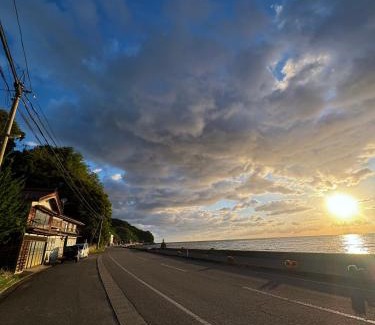 Sado House | 自然に囲まれた海沿いの広い一軒家 貸切 佐渡 古民家 レッドジャスパーRedjasper