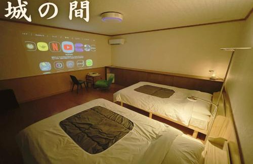 Nagahama Hotel | 鈴籠城 城の間 ダブルベッド2台 二段ベッド1台