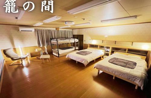 Nagahama Hotel | 鈴籠城 籠の間 ダブルベッド2台 二段ベッド1台