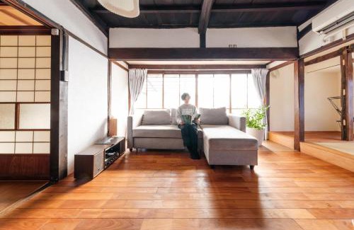 Okaya Apartment | 長野岡谷IC 5分,Private traditional Japanese house,貸切古民家,最大9名,ペットOK, 薪ストーブ