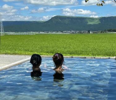 Aso House | 阿蘇の大観峰を一望!プライベートサウナと湧水プールが魅力の一棟貸しの宿