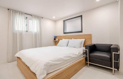 Seongbuk-gu Apartment | 서울 성북 D'enough House