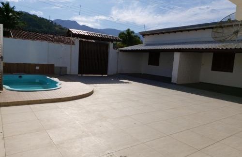 Maranduba Ski Chalet | 0006.03 - Maranduba - Chalé - 1 Dorm - 5 Pess - 3 Quadras Do Mar - Piscina Coletiva - WIFI