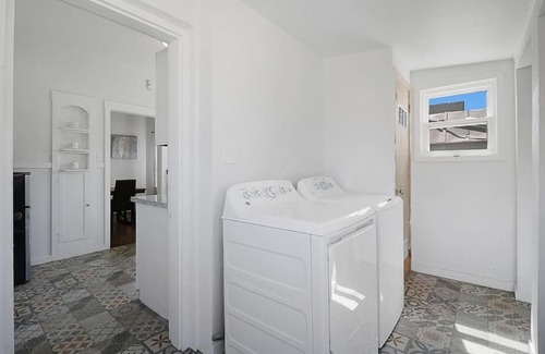 El Paso House | 007 themed airbnb Yes 5 min FORT BLISS