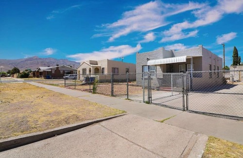 El Paso House | 007 themed airbnb Yes 5 min FORT BLISS