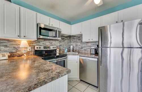 Wilmington Beach Condo | 0402 Modern Greece 1 Bedroom Condo