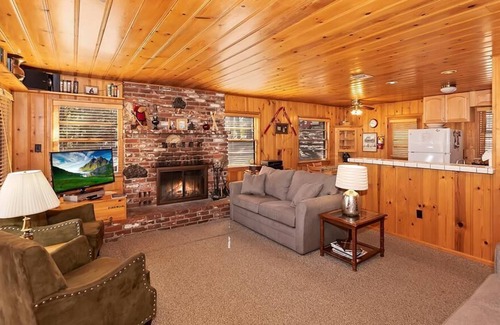 Big Bear Lake Cabin | 047 - Aspen Hideaway