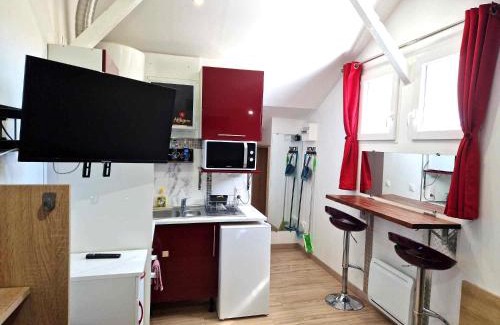 Razac-sur-l'Isle Apartment | 08 - Très joli studio tout équipé pour 2 personnes, avec lit double, parking privatif gratuit, grand fourgon possible, tout le linge de maison est fourni