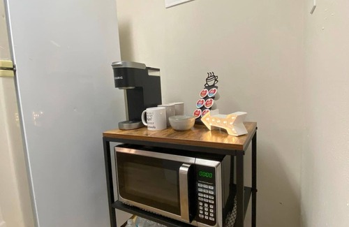 Disston Heights Apartment | 1/1 Downstairs Apt, 15 min to Downtown or Beaches!