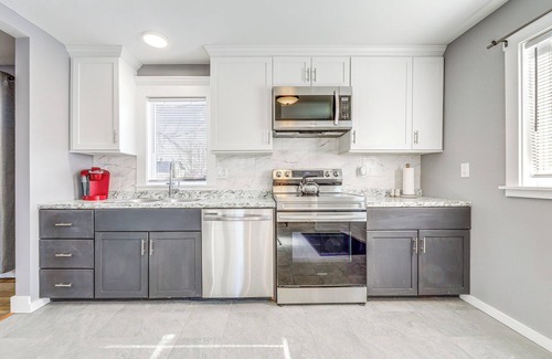 Rockland House | 1/2 Mi to Dtwn & Harbor Park: Home w/Large Yard!