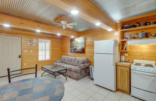 Heber Springs Cabin | 1/2 Mi to Greers Ferry Lake: Quiet Cabin w/Porch