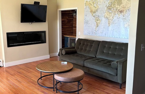 Buffalo House | 1 acre lake front 4 bedroom home on Buffalo Lake close to Downtown shops.