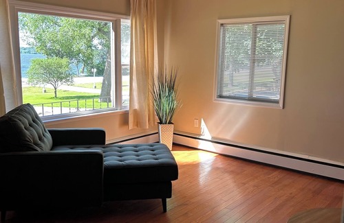 Buffalo House | 1 acre lake front 4 bedroom home on Buffalo Lake close to Downtown shops.