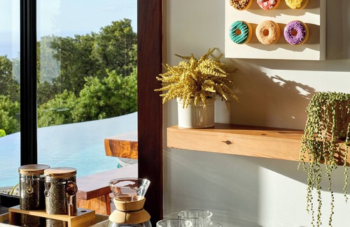 Honalo House | #1 AirBnb in Kona | Condé Nast Traveler | Aolani House