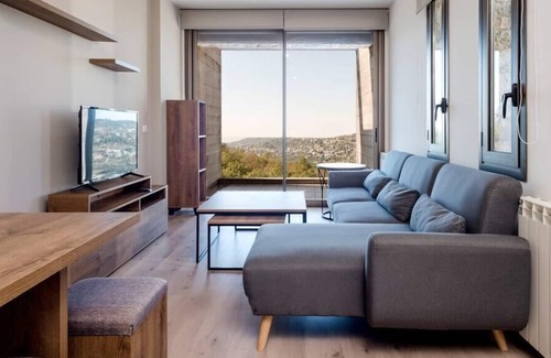 Kfardebian Apartment | 1 BD Chalet- RedRock