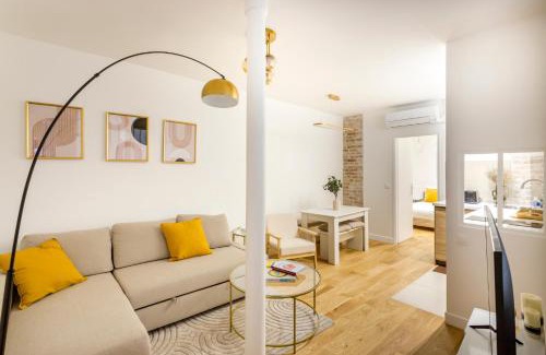 2nd Arrondissement Apartment | 1 BDR Bourse -Opera with AC