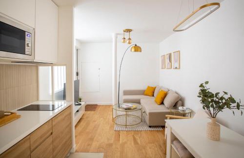 2nd Arrondissement Apartment | 1 BDR Bourse -Opera with AC