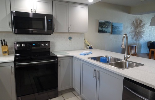 New Smyrna Beach Condo | 1 Bdrm.2026 Year-round time slots .great View & Reviews.on the no drive sand